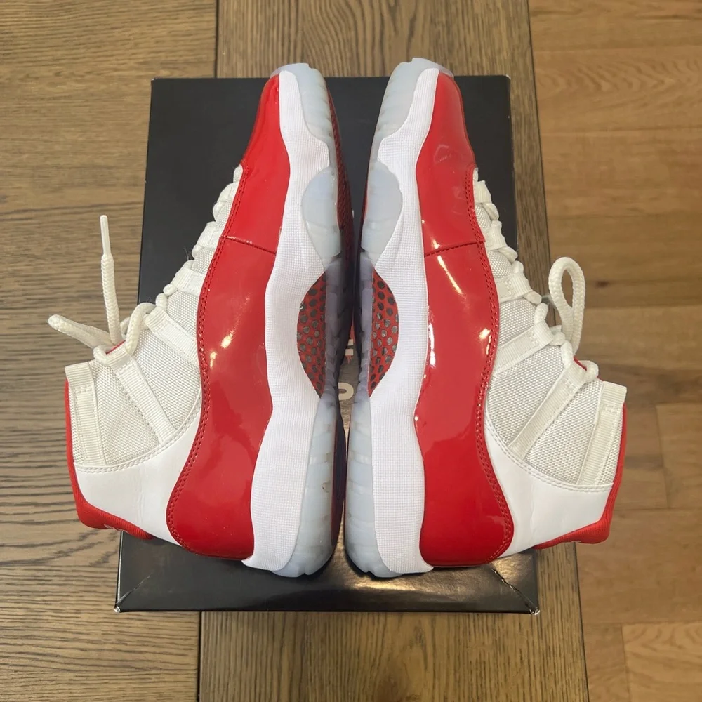 EUC Men’s Air Jordan 11 Retro Cherry (22) White Varsity Red Blanc 7.5M with Box